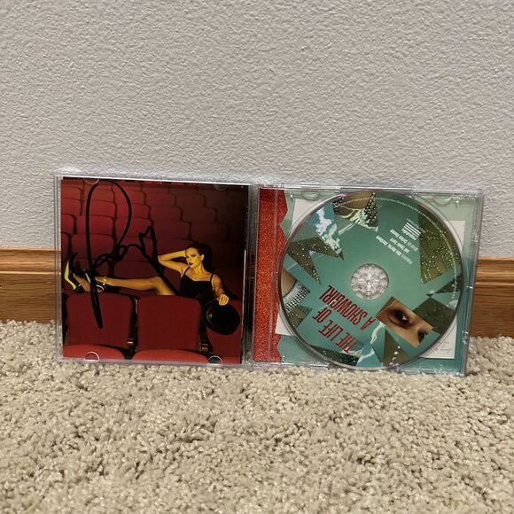 Taylor Swift The Life of a Showgirl Signed CD Hand Signed Photo 4 - Picture 1 of 3